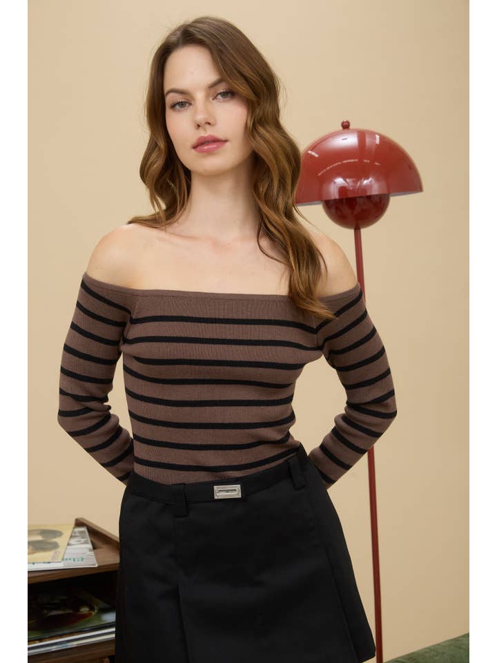 The Workshop Studio – Engroshandel Pullover - Dame – LANGÆRMET STRIBET STRIK AF SKULDEREN3