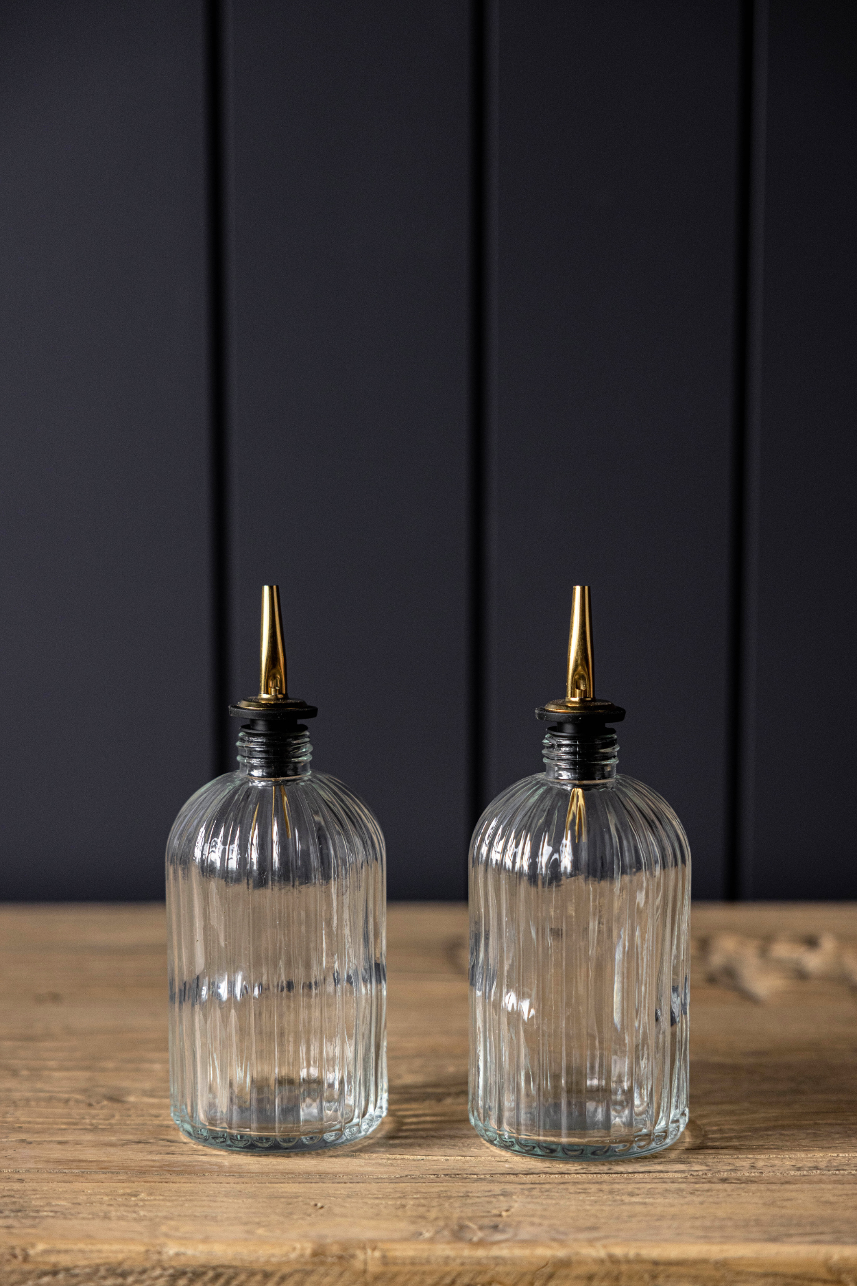 Luxe B Co - Wholesale Oil/Vinegar Dispenser -  Olive Oil & Vinegar Glass Scallop Fluted Bottles 2