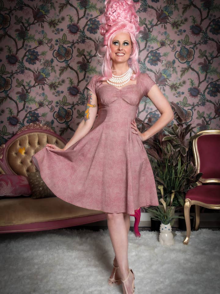 Robe Bianca - Paisley ton sur ton, blush pour la vente par Heart of Haute