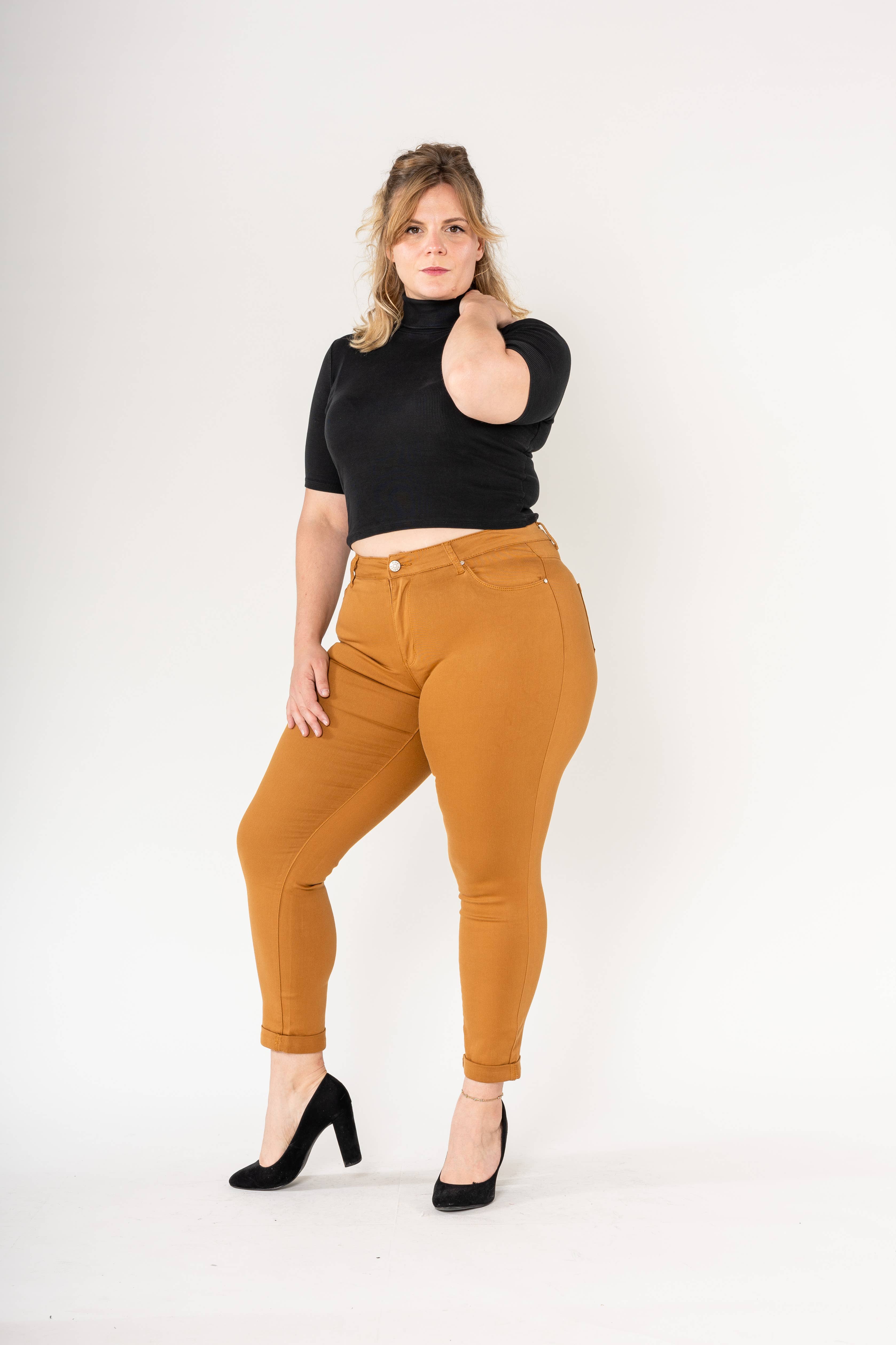 Nina Carter – Calças - Mulher por atacado – Tamanho Plus Curve Plus Tamanho Voltar ao Pescoço P199106