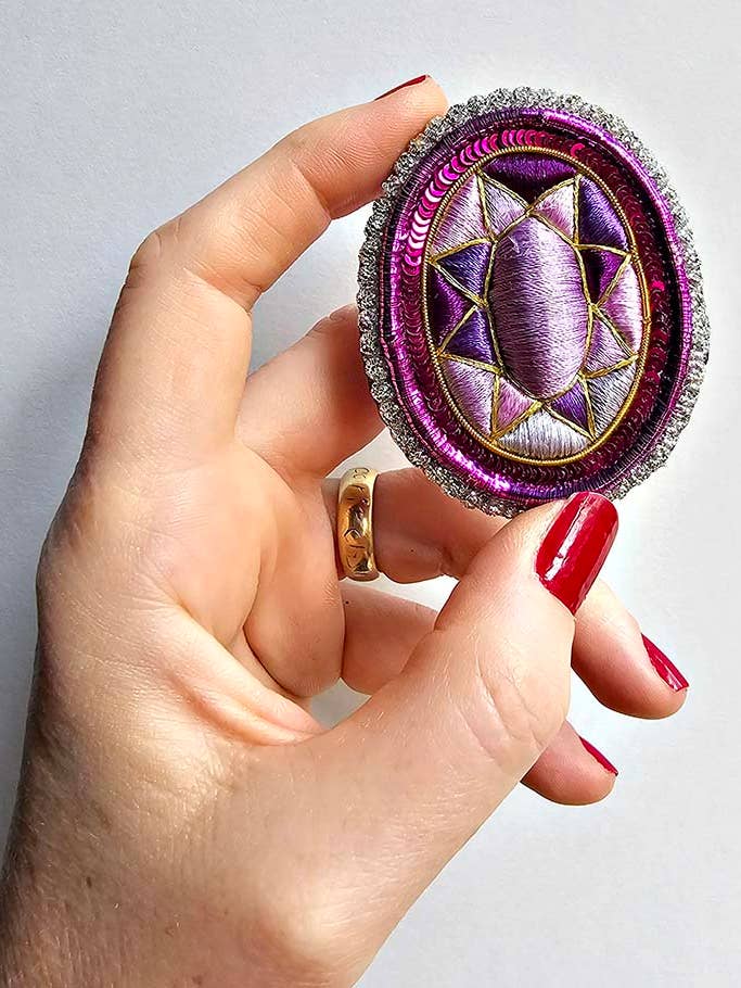 Alfinete Topázio L'Oeil por atacado de Céleste Mogador