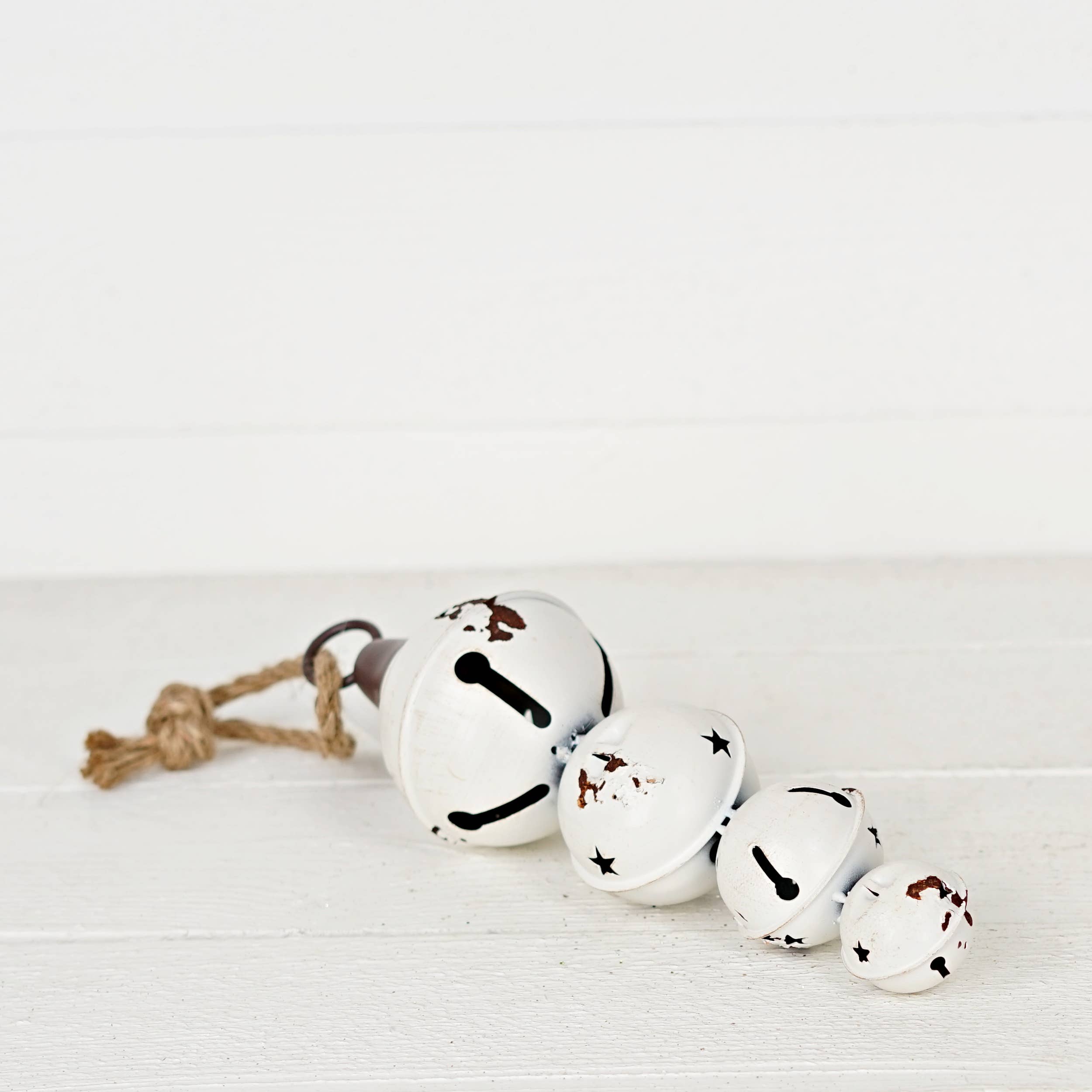 Holiday Depot Inc. - Wholesale Ornament - M10820- Distressed Metal 4 Bells Strand-White2