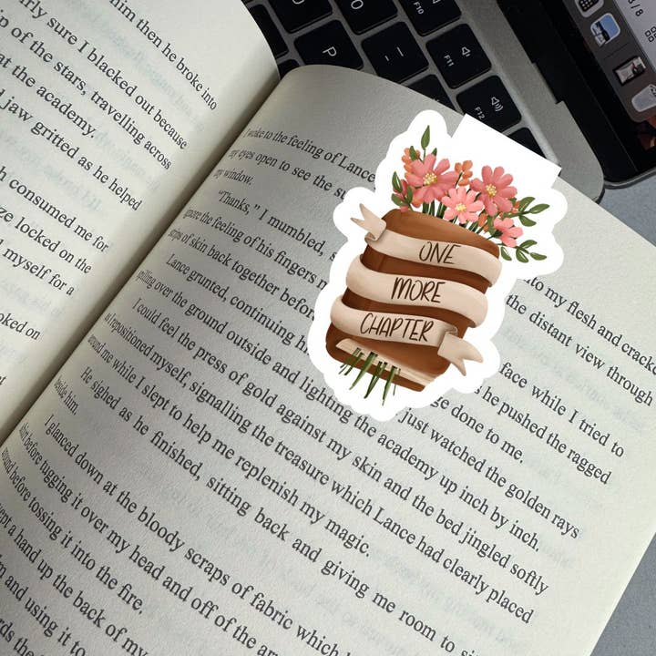 Marcador Magnético de Livro Floral "Só Mais Um Capítulo" por atacado de Serafine Art and Design
