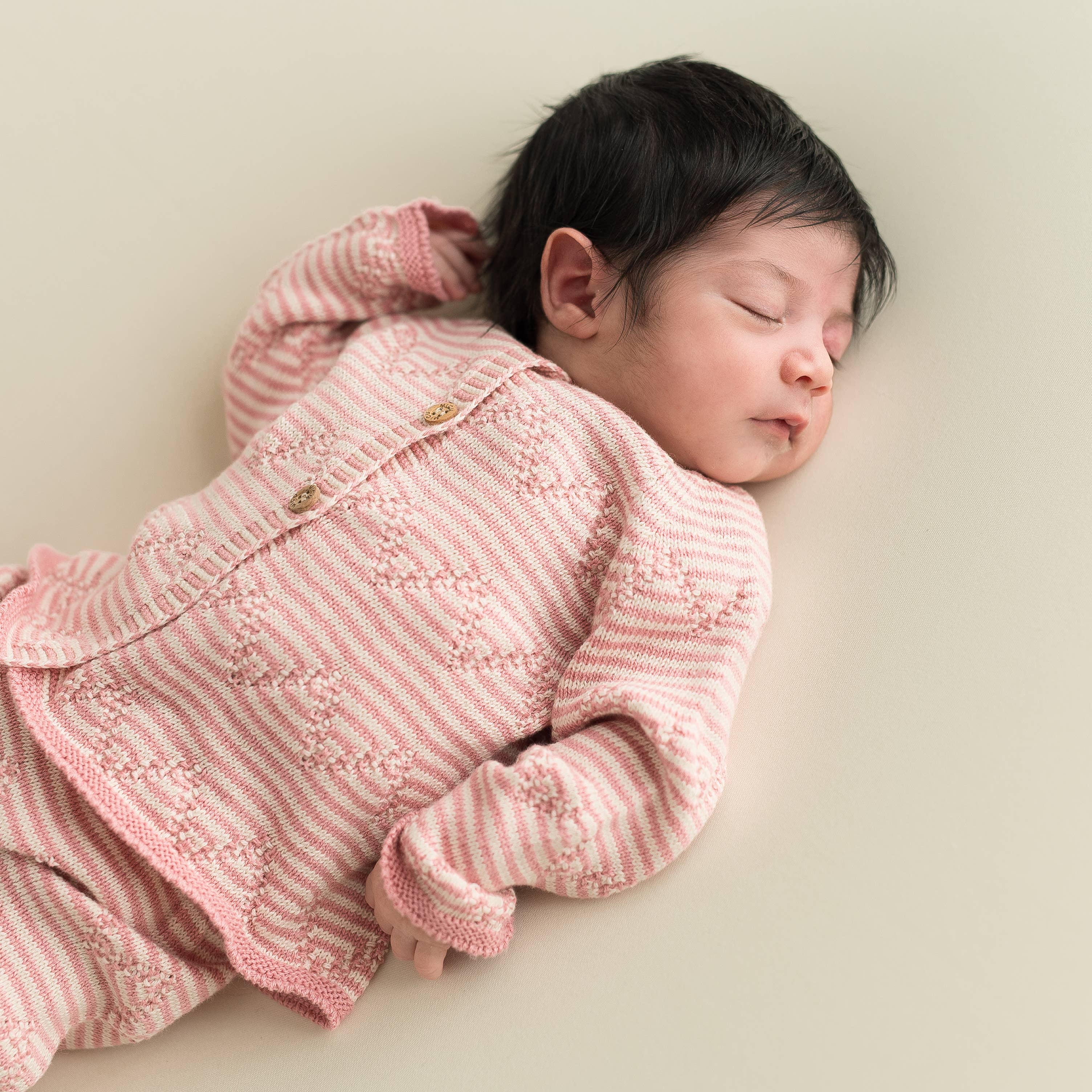 micu micu – Großhandel Oberteil-&-Hosen-Set – Baby – Set aus Jacke und Hose in Zickzack-Design, Bubblegum Pink-Ecru2