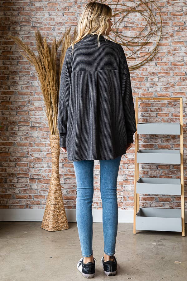 7th Ray – Großhandel Hemdjacke/Shacket – Damen – Solide Rippe Knopfleiste Seitentaschen Langarm Shacket T525637