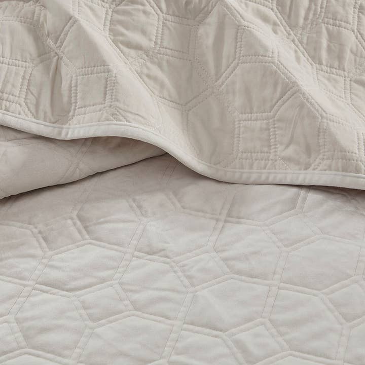 Velvet 3-Piece Quilt Set, Ivory for wholesale on Faire