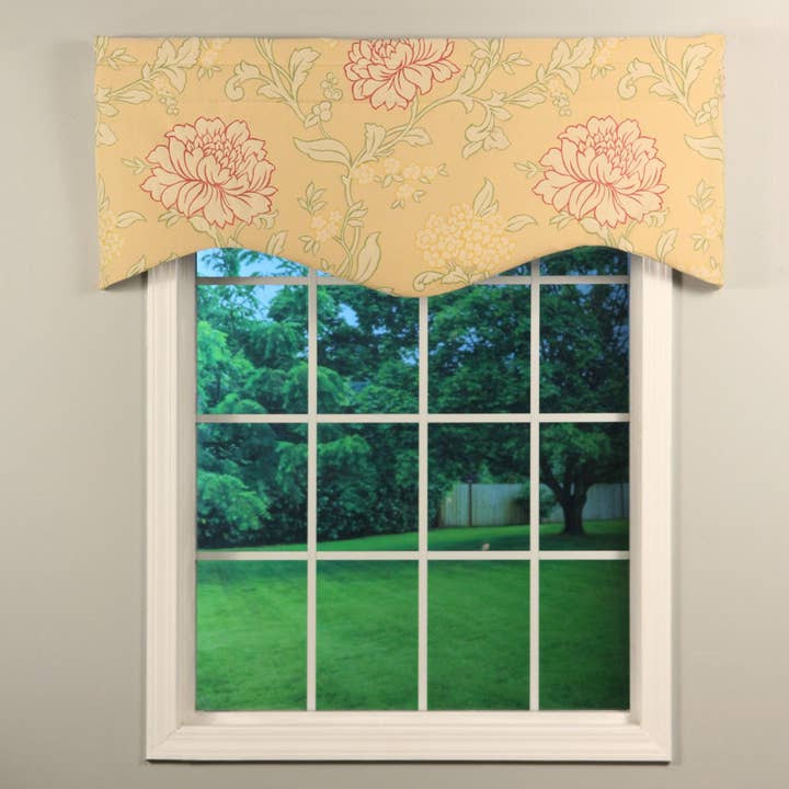 Winston Valance Rose Vine Yellow pour la vente par Thomasville at Home