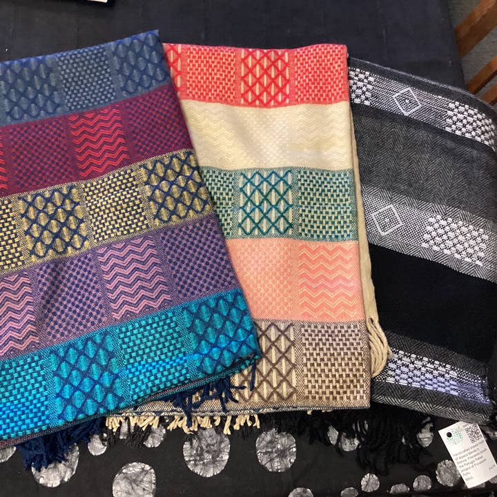 Sciarpe in Alpaca Extra Large a Prezzo Scontato - Bolivia per la vendita all'ingrosso da parte di World Peaces