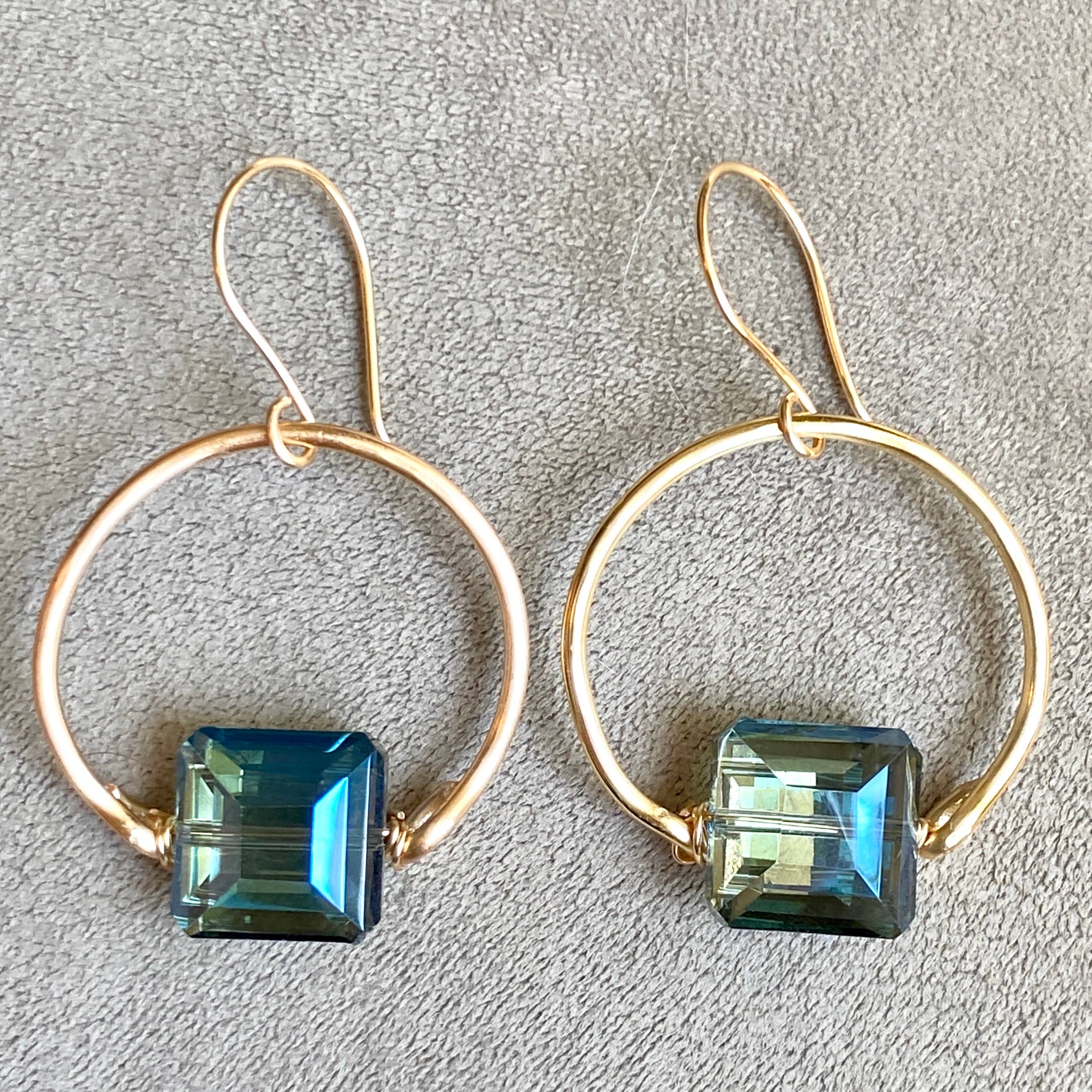 Marble Designs Jewelry - Wholesale Oorringen - Gouden oorbellen Blauwe kristallen Drop Hoop Crescent Earrings    0