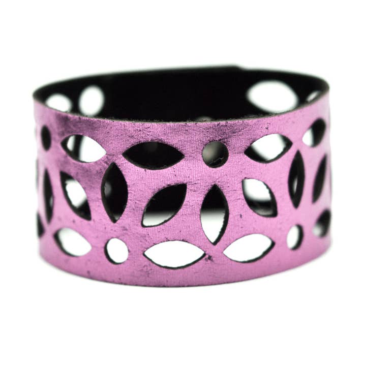 Polsini in Pelle Azulejo Medium per la vendita all'ingrosso da parte di Esoteric London