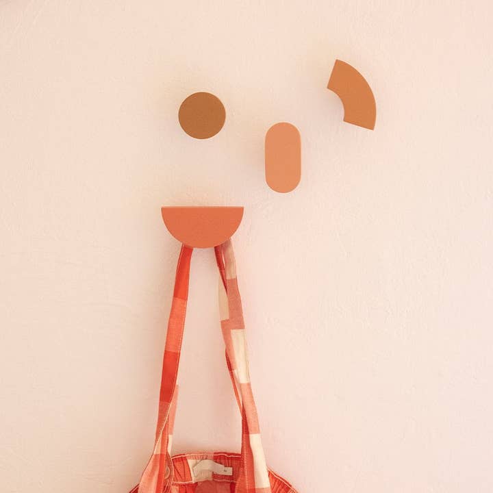 Holz-Kleiderhaken-Set (4 Stk.). Einfache Kunst für den Großhandel von Babai