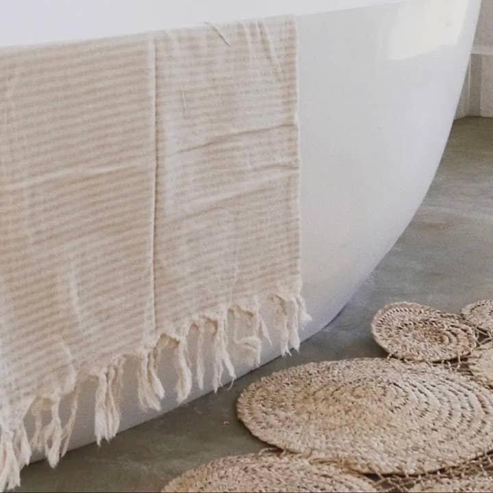 Färsk naturlig turkisk bomullshandduk, sarong, överdrag - Tan för wholesale av TranquilUSA