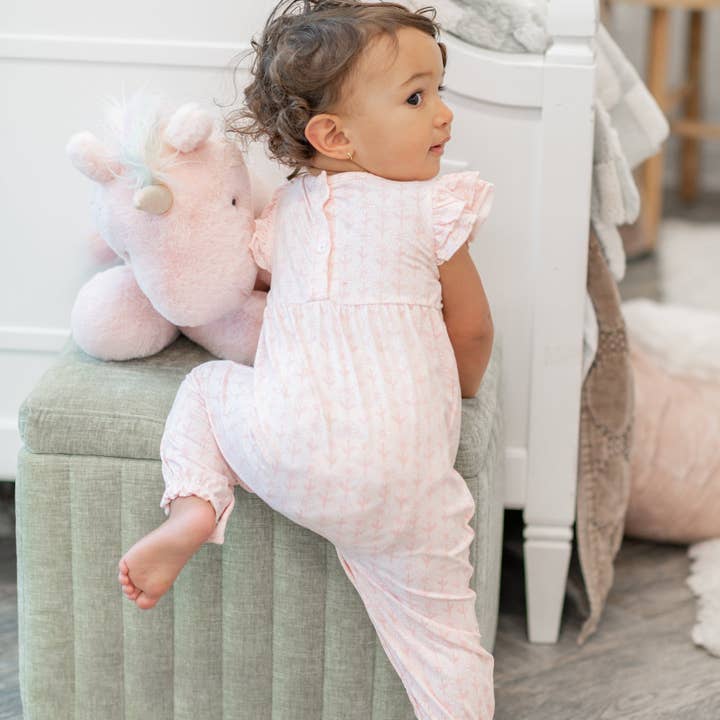 Combinaison à manches papillon à motif géométrique et marguerites pour la vente par Sweet Bamboo