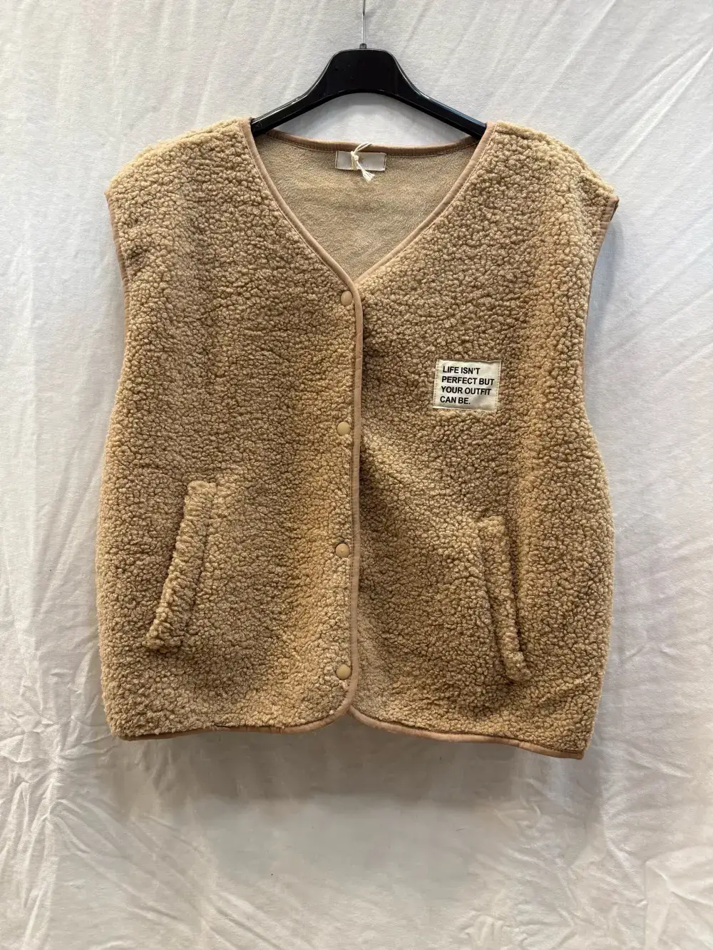 Mimi & Gogo - Wholesale Outerwear Vest - Women's - Fleece Vest With Patch @3399_GiEcussonMoumoute9