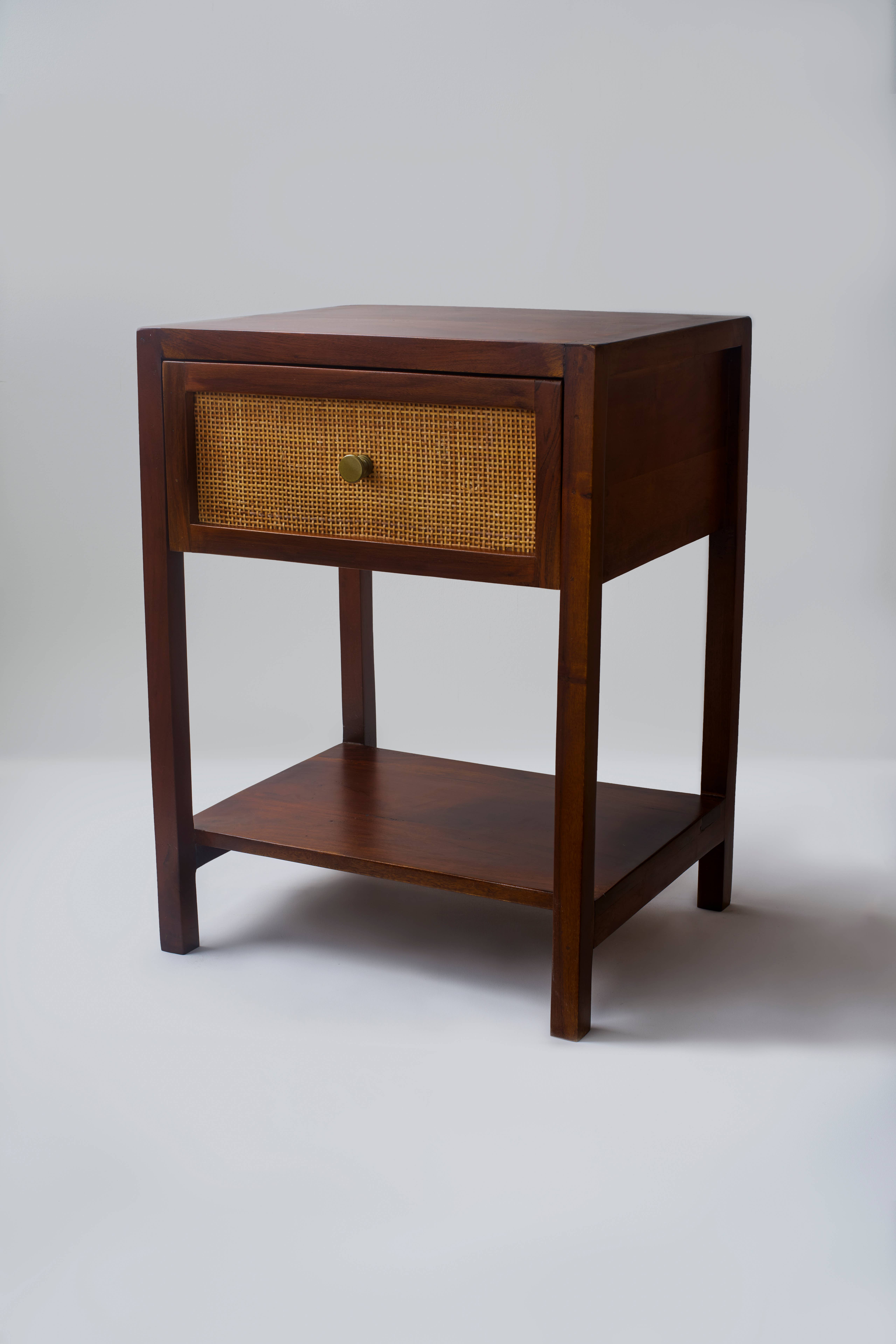 Atolia Designs – Großhandel Couchtische – Hattie 1 Schubladen-Nachttisch