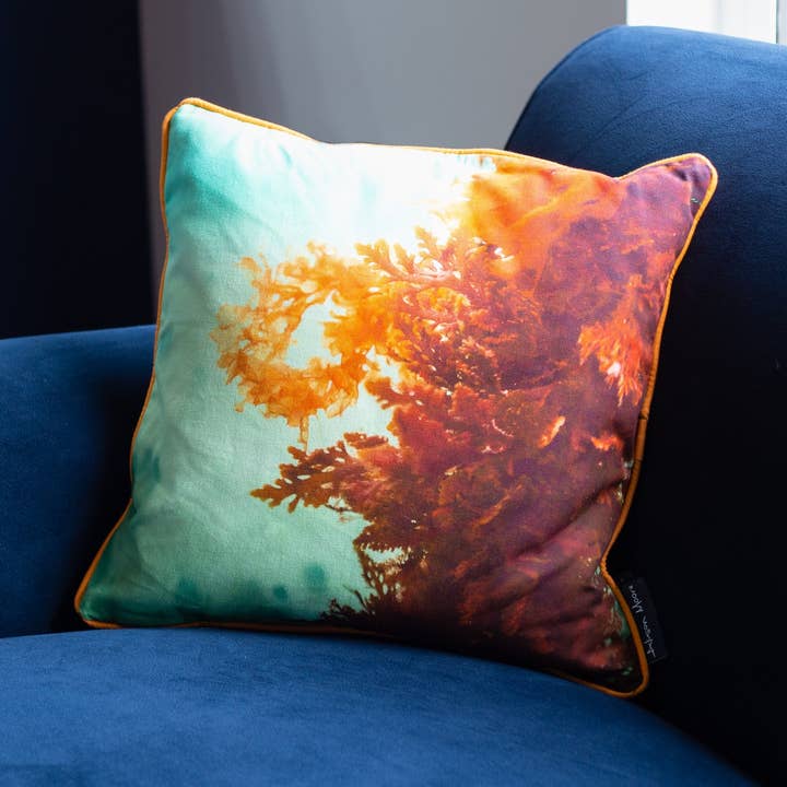 Funda de cojín Red Seaweed II para venta al por mayor de Alison Moore Designs