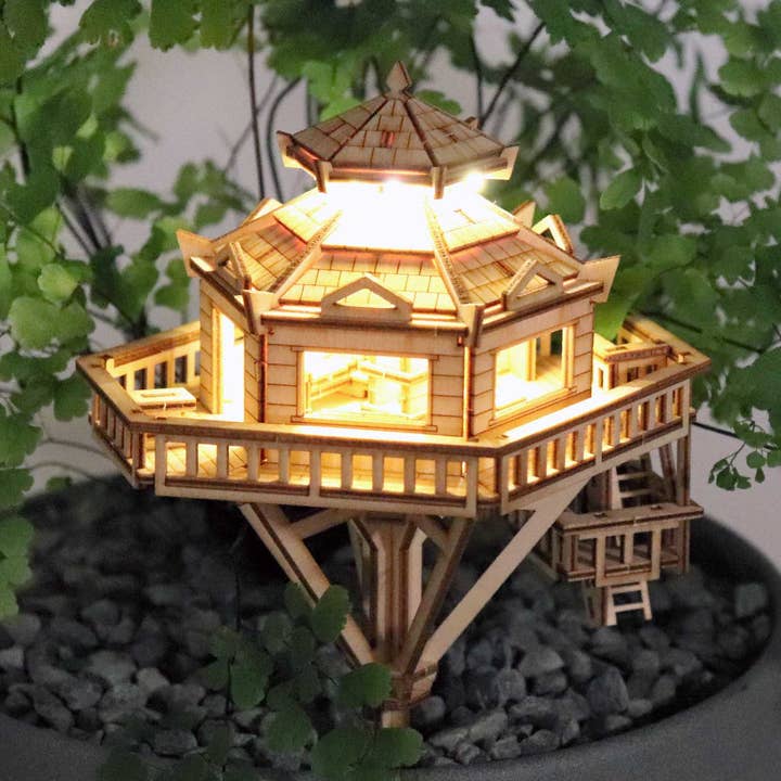 Piccole Case sugli Alberi Avamposto nel Bosco per la vendita all'ingrosso da parte di Next Level Distribution