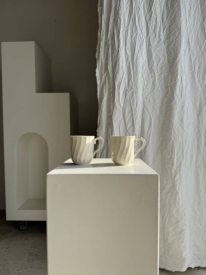 Pair of English porcelain mugs H10 for wholesale by Office Objets