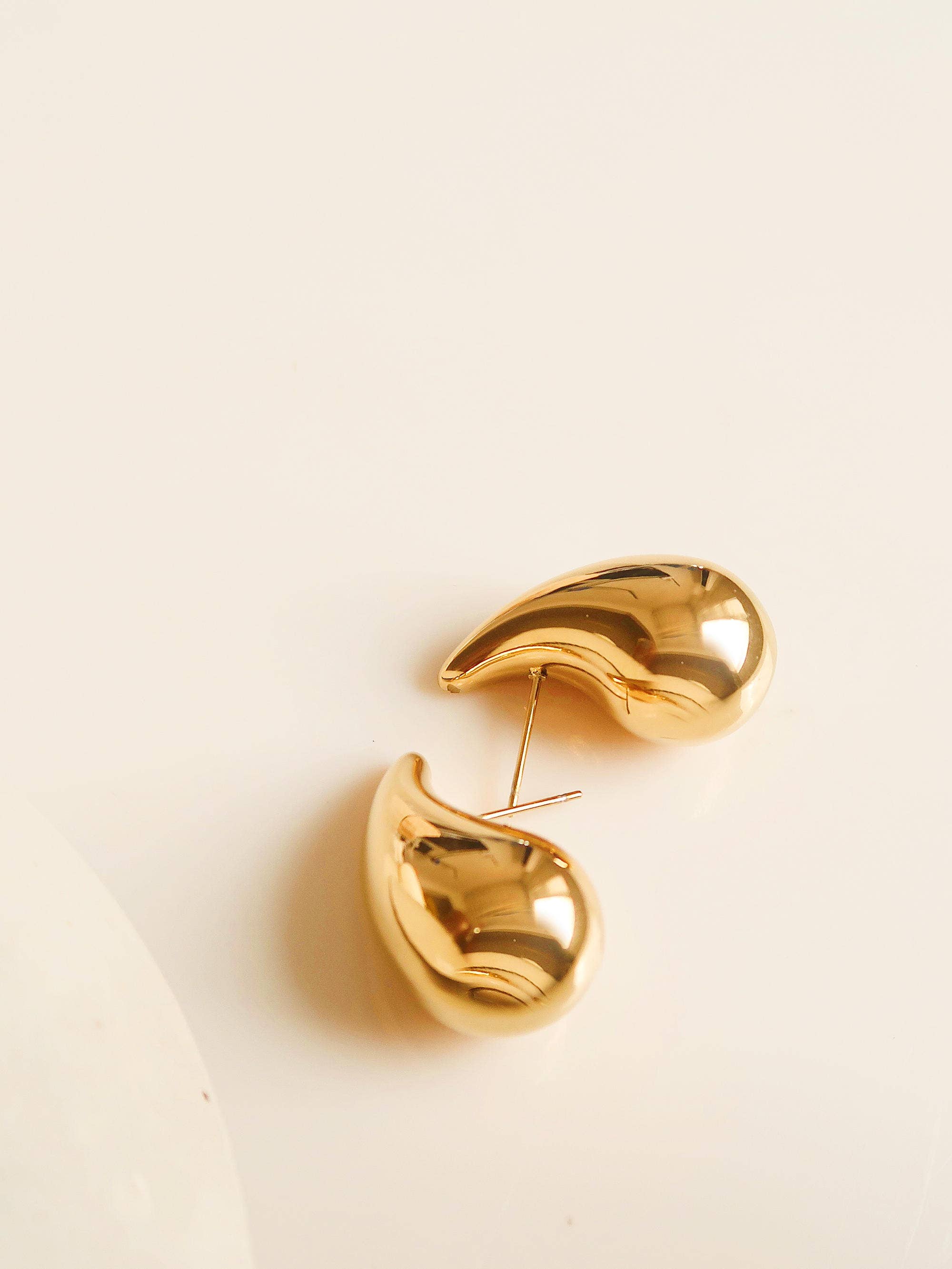 Flânerie by MAIQ - Wholesale Huggie Earrings - Colette 18K Gold Non-Tarnish Large Huggie Droplet Earring3