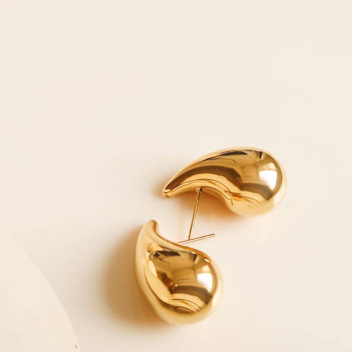 Flânerie by MAIQ - Wholesale Huggie Earrings - Colette 18K Gold Non-Tarnish Large Huggie Droplet Earring3