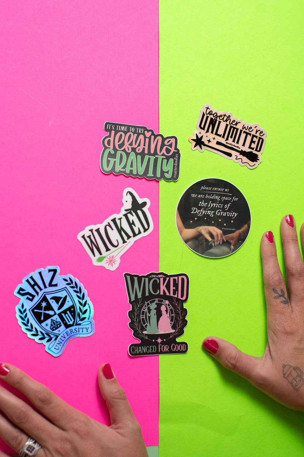 NatterDoodle - Wholesale Sticker - Samen Zijn We Onbeperkt Wicked Sticker, Muzikale Vinylsticker1