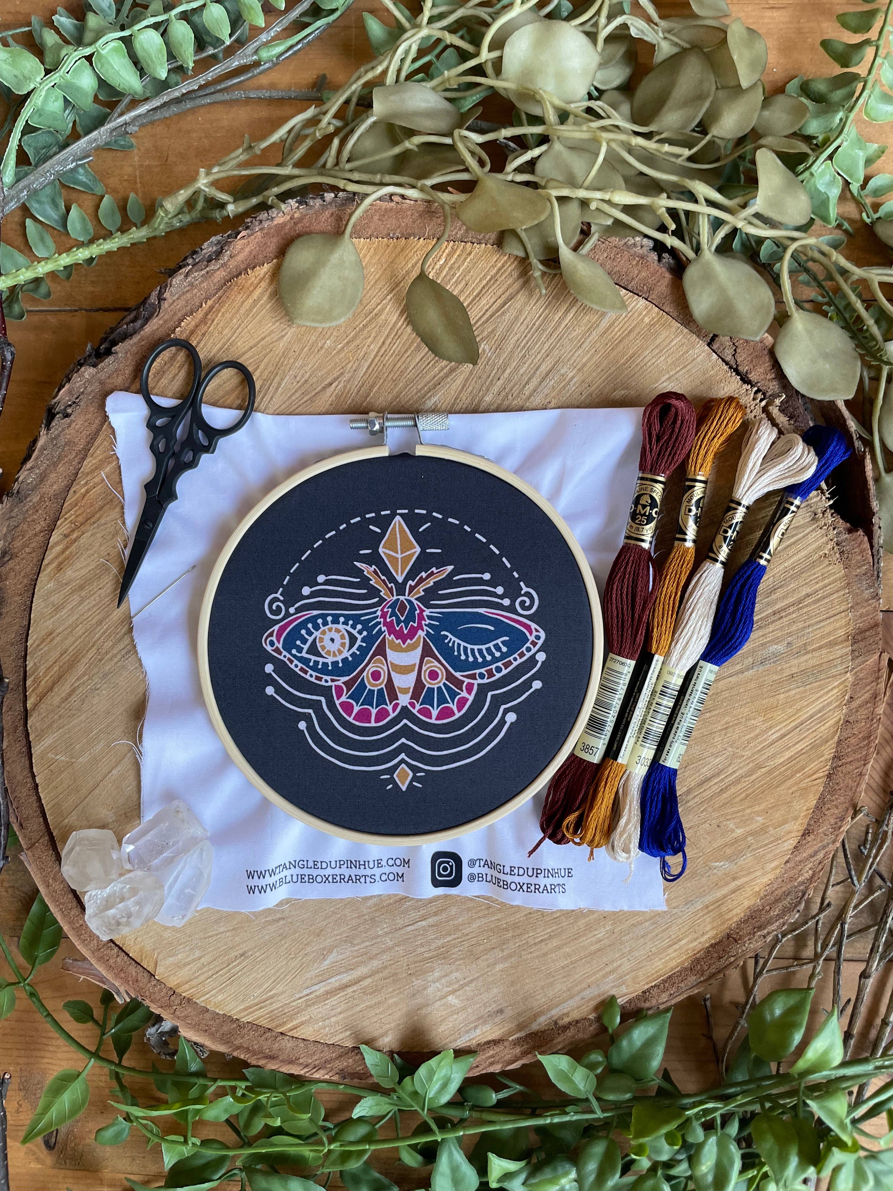 Tangled Up In Hue - Vente Accessoire de broderie/point de croix - Kit de point de bricolage - Kit de broderie papillon de nuit6