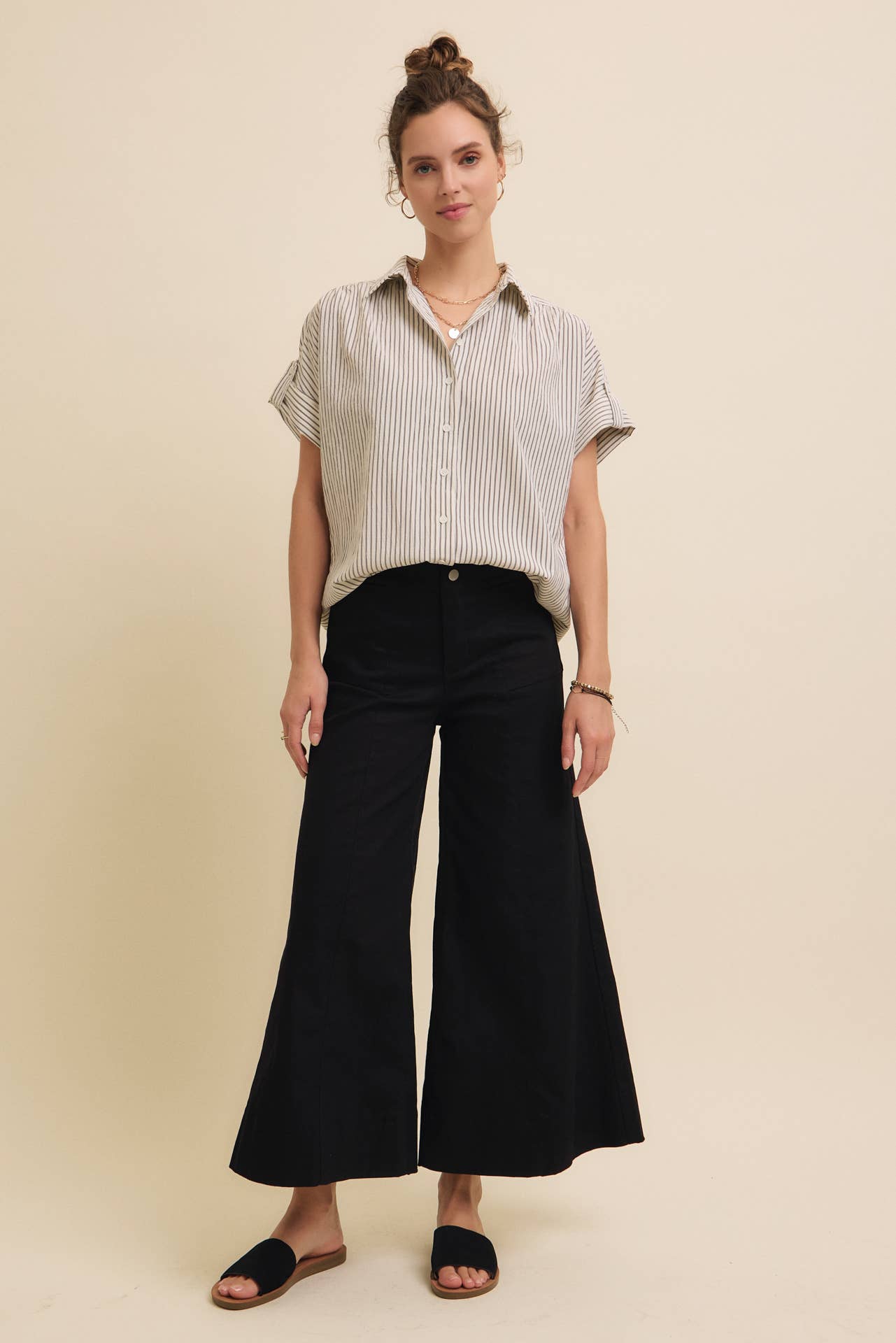 in february - Vente Jean – femme - PANTALON COURT À JAMBES LARGES ET TAILLE HAUTE EXTENSIBLE3