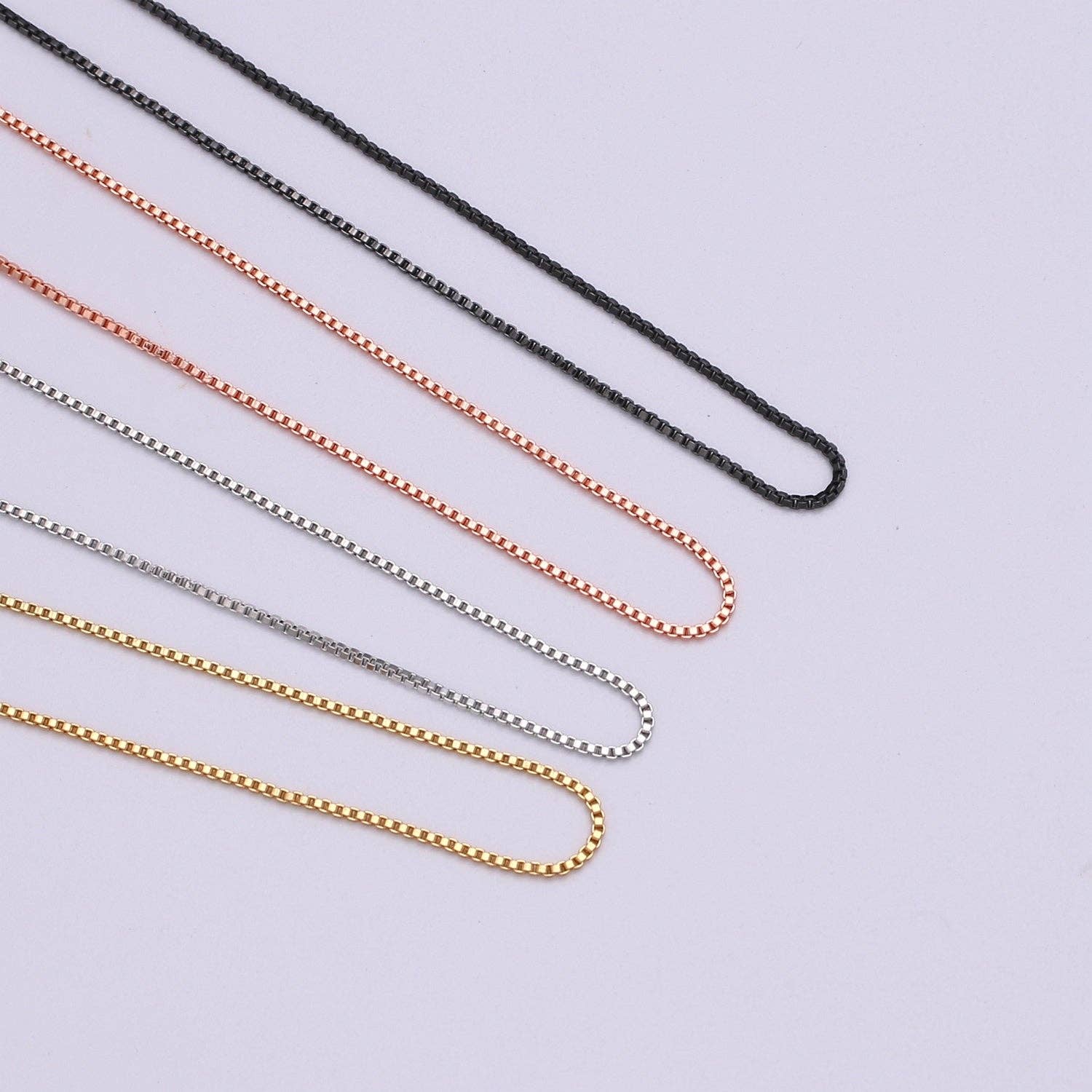 Aim Eternal - Vendita all'ingrosso Attrezzature per lavoretti e fai da te - Catena placcata oro 0,8 mm, 47 cm con moschettone per gioielli fai-da-te - Kit forniture collane L-198~L-2014