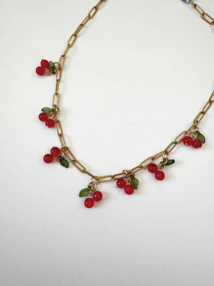 Collier breloque cerise pour la vente par Earth + Clay Collective
