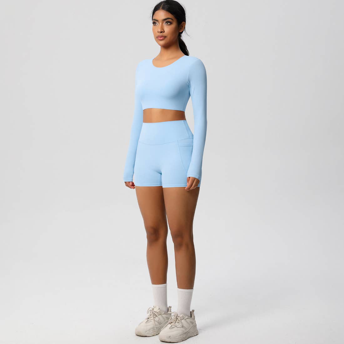 Sodalemon – Engroshandel Activewear-sæt – til kvinder – Kvinder Højtaljet Yogasæt: Langærmet Top + Shorts med Lommer13