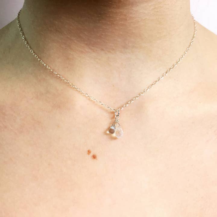 Akvamarin og månesten minimalistisk halskæde for engroshandel hos Aspasia Jewellery