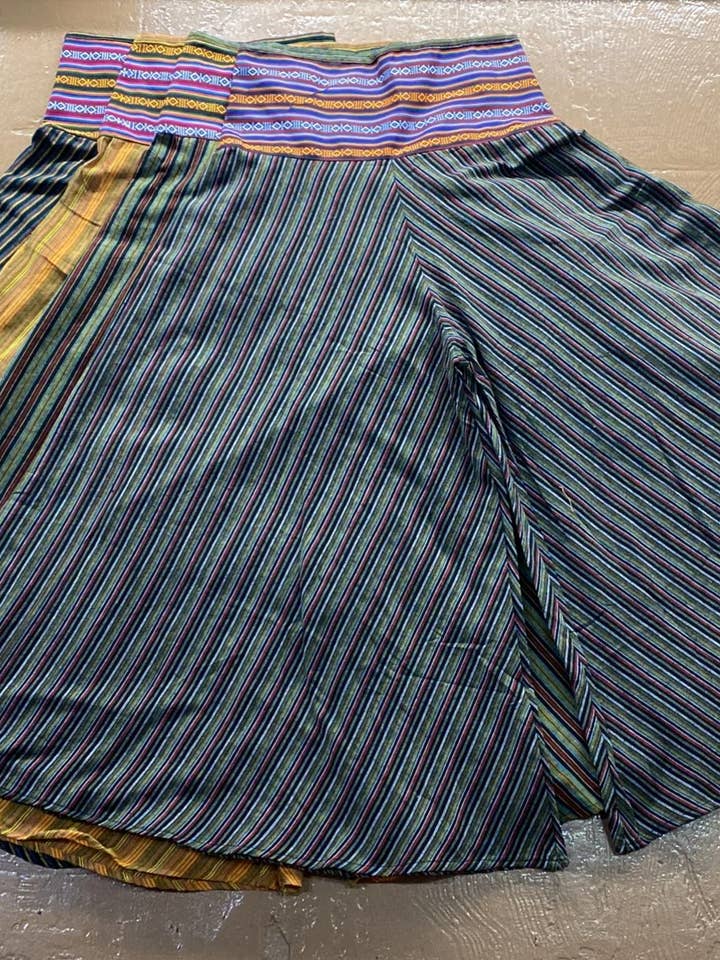 Flare bukser med brede ben - Forpakning med 4 farver - Striber for engroshandel hos Katmandu Trading Co.