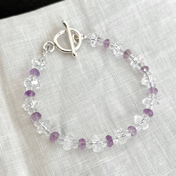 Bracelet en améthyste rose et quartz – Bijoux en cristal à double énergie avec fermoir en argentium. pour la vente par LoveGem Studio LLC