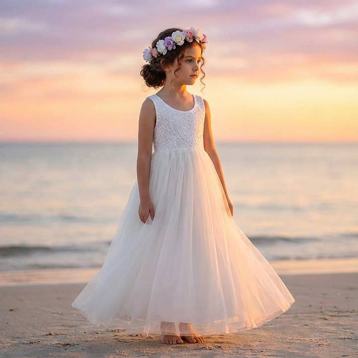 Il vestito Clara per la vendita all'ingrosso da parte di Nicolette's Couture