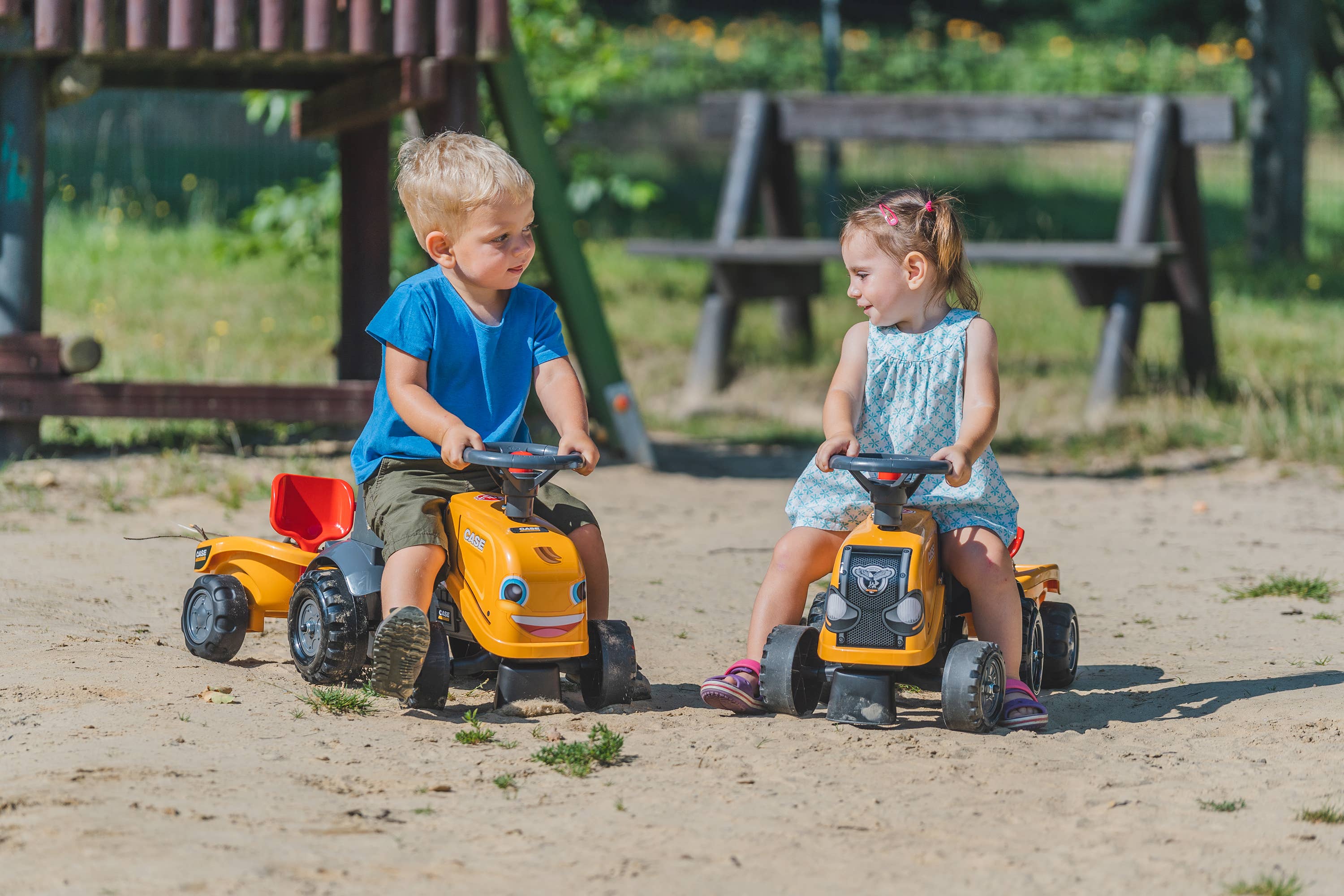 American Hobbies & Merchandising - Wholesale Bike/Scooter - Kids - Case CE Tractor with Trailer & Access, Push Ride-on 1-3 Y5