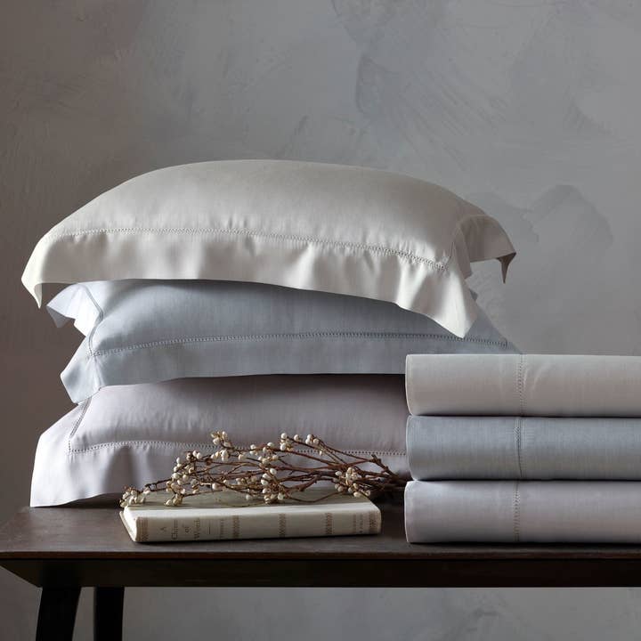 Housse de couette Atwood pour la vente par Home Treasures Linens