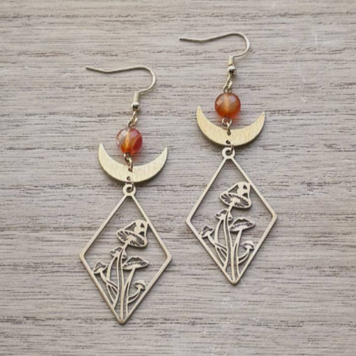 Carneool Paddenstoel Maan Hekserige Bos Fee Tarot Oorbellen voor wholesale door Monstera Earrings