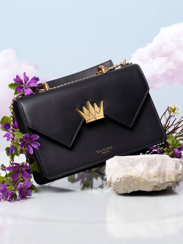 Sac en cuir lisse Majestique Gloire avec rabat W pour la vente par Majestique Paris