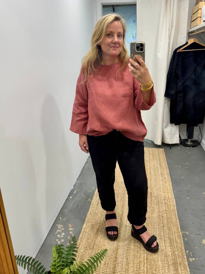 JADE AND MAY - Wholesale Shirt – Women’s - Linen Long Sleeve Top in Antique Red