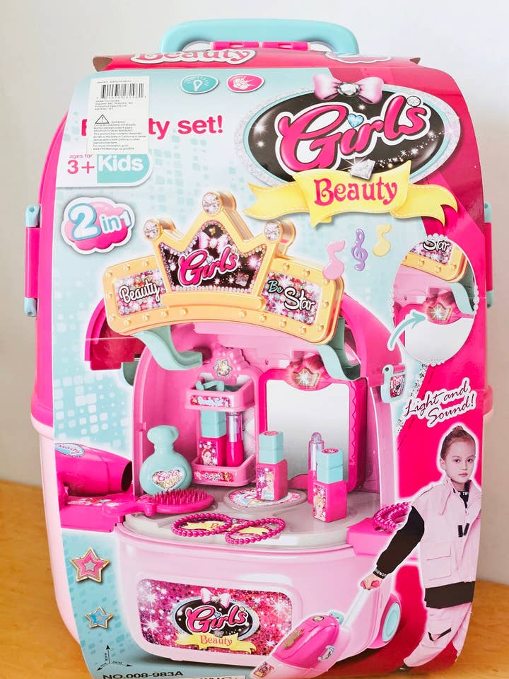 2 in 1 Beauty Set Little Luggage for wholesale by Family 8 Toy Company