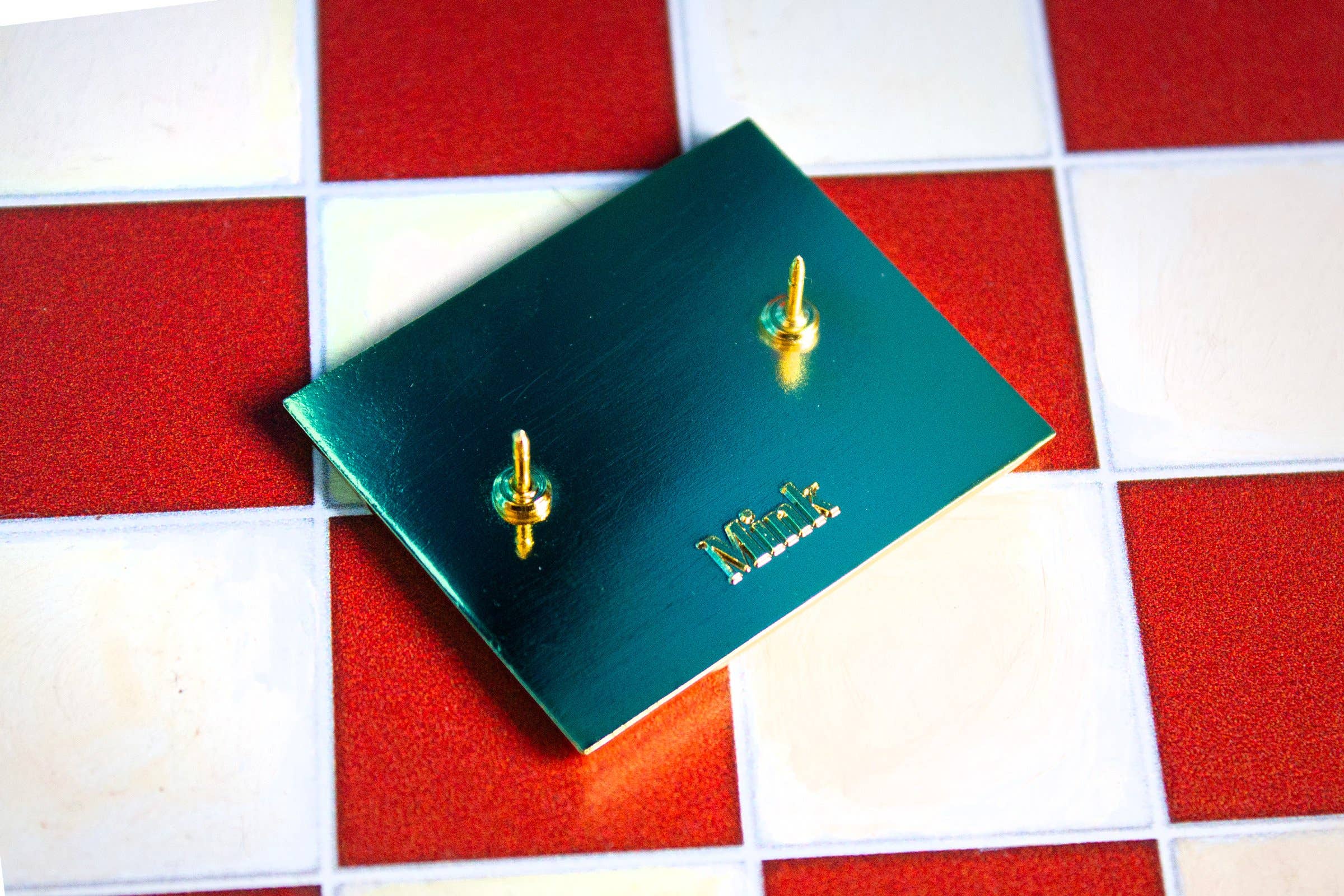 Mink - Wholesale Lapel Pin/Button - Cursed Painting from The Witches (lenticular pin)3