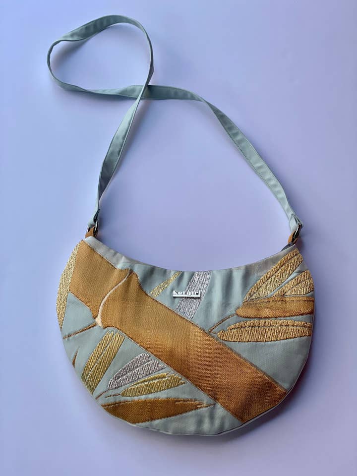 Aquamarinfarbener Halbmondbeutel aus Bambus für den Großhandel von Koi Girl