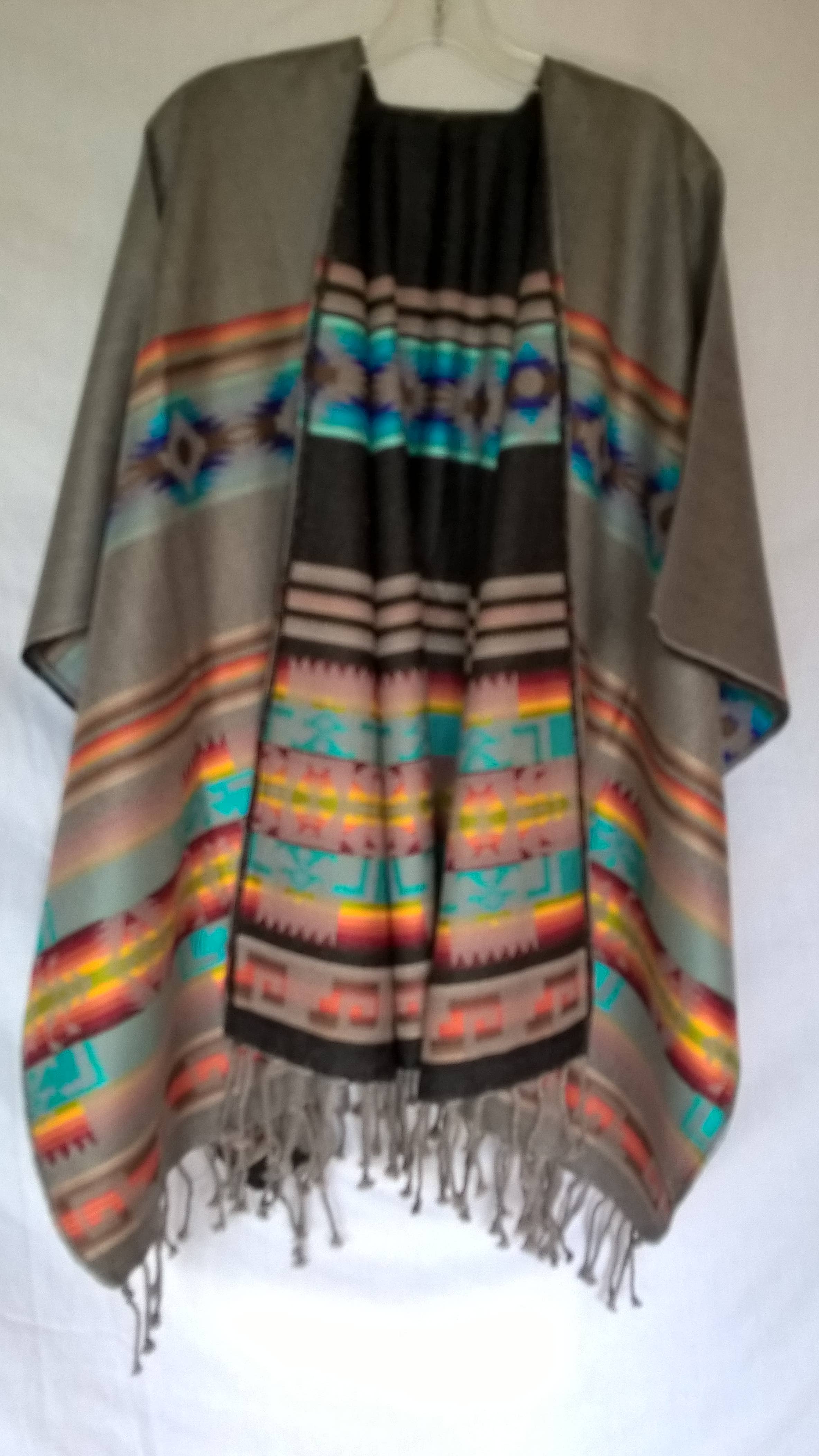 Treasure of ANDES - Venta al por mayor Poncho - Mujer - Poncho Andino Artesanal REVERSIBLE Unisex ENVÍO GRATIS9