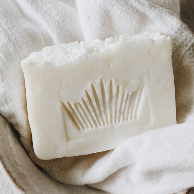 Crowned Free - Vente Pains de savon - Savon de suif - Non parfumé - Fabriqué par des survivants0