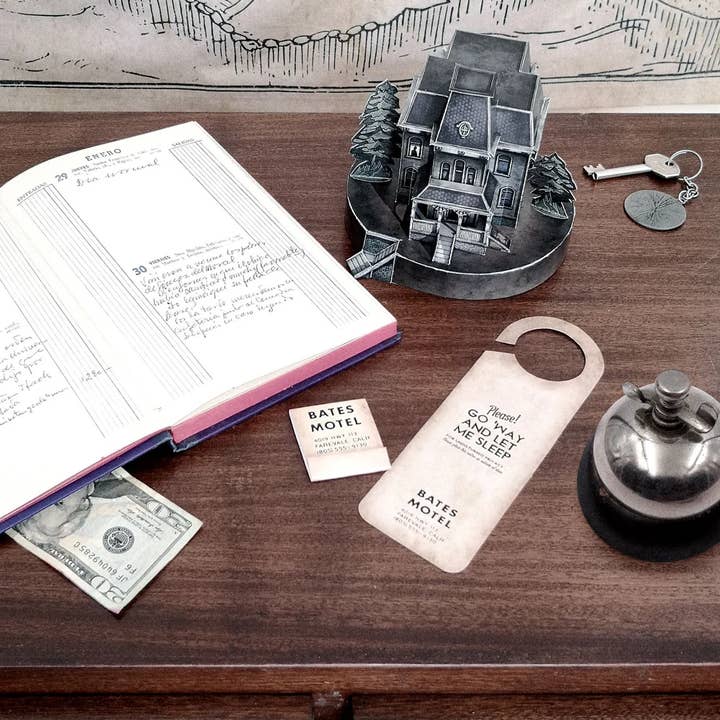 KikoIlustrador - Wholesale Decorative Tabletop Object - PSYCHOSIS HOUSE - "Do Not Disturb" - Scale H0 - A43