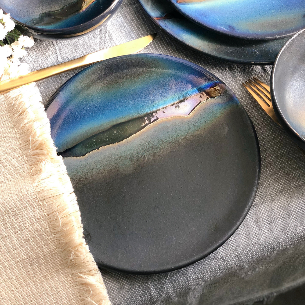Los Artisans - Vendita all'ingrosso Piatto - Piatto da cena nero con sfumature blu e striscia dorata metallica13