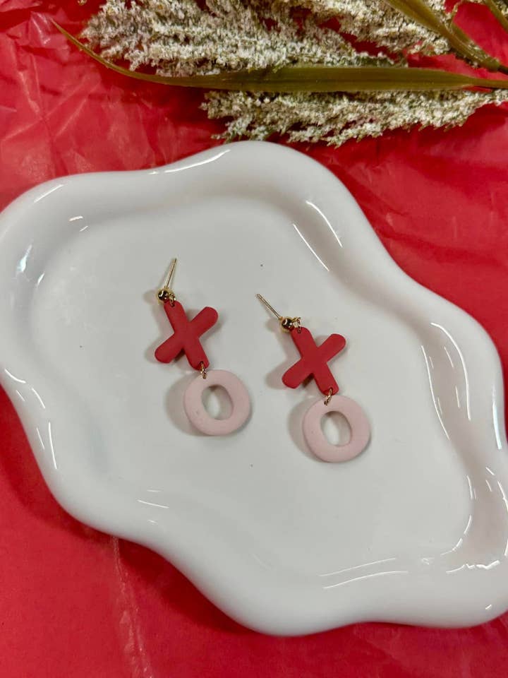 XOXO en Rosa | Pendientes de Arcilla de San Valentín para venta al por mayor de Watch Me Bloom