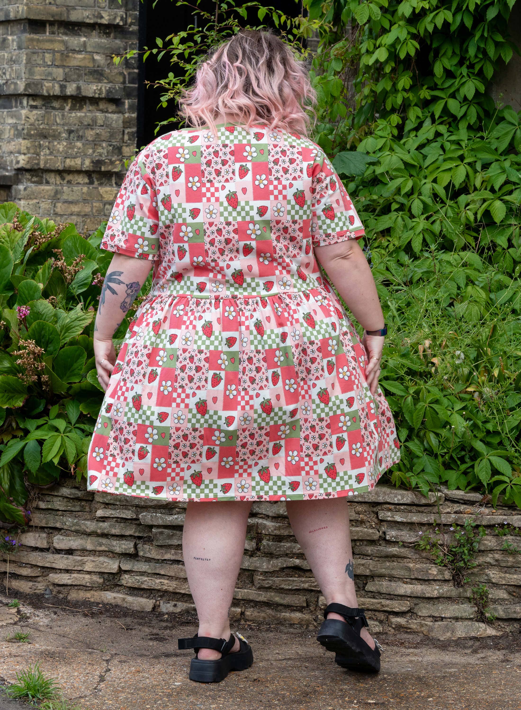 Rebel Romance – wholesale Dress – Women's – Rebel Romance Strawberry Picnic Stretch Smock Dress5