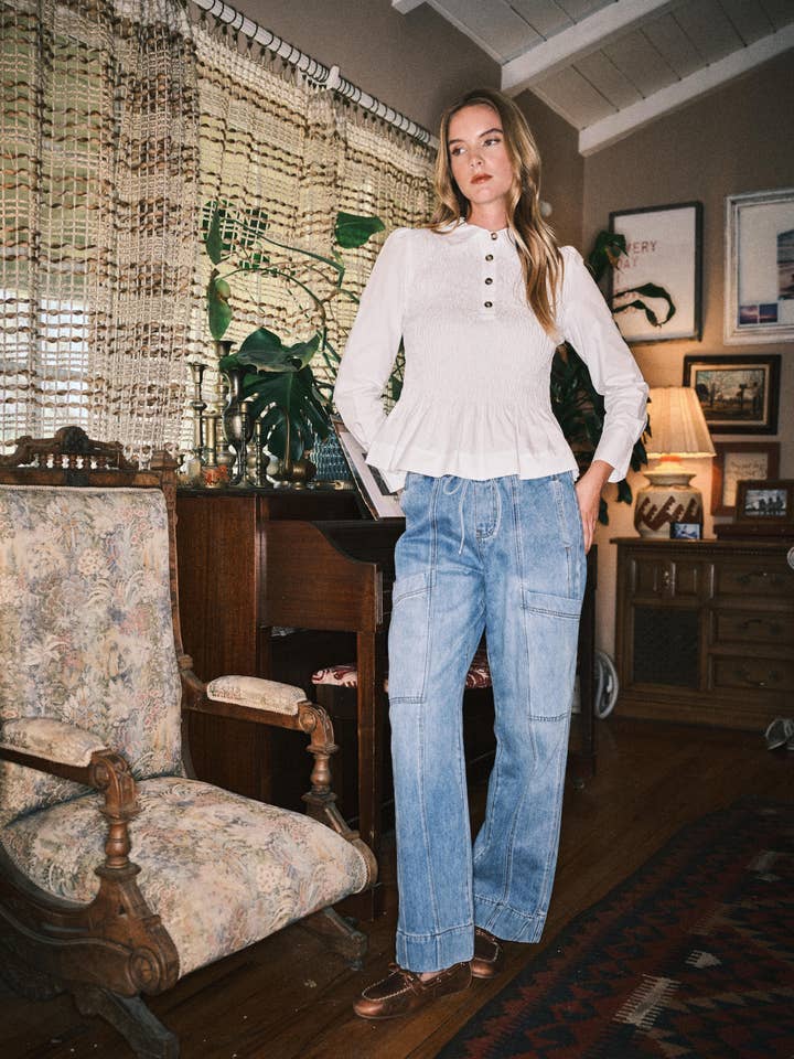 Aaron & Amber - Wholesale Button Down Shirt - Women's - AJT5237
SMOCKED PETERPAN COLLAR PEPLUM BLOUSE8