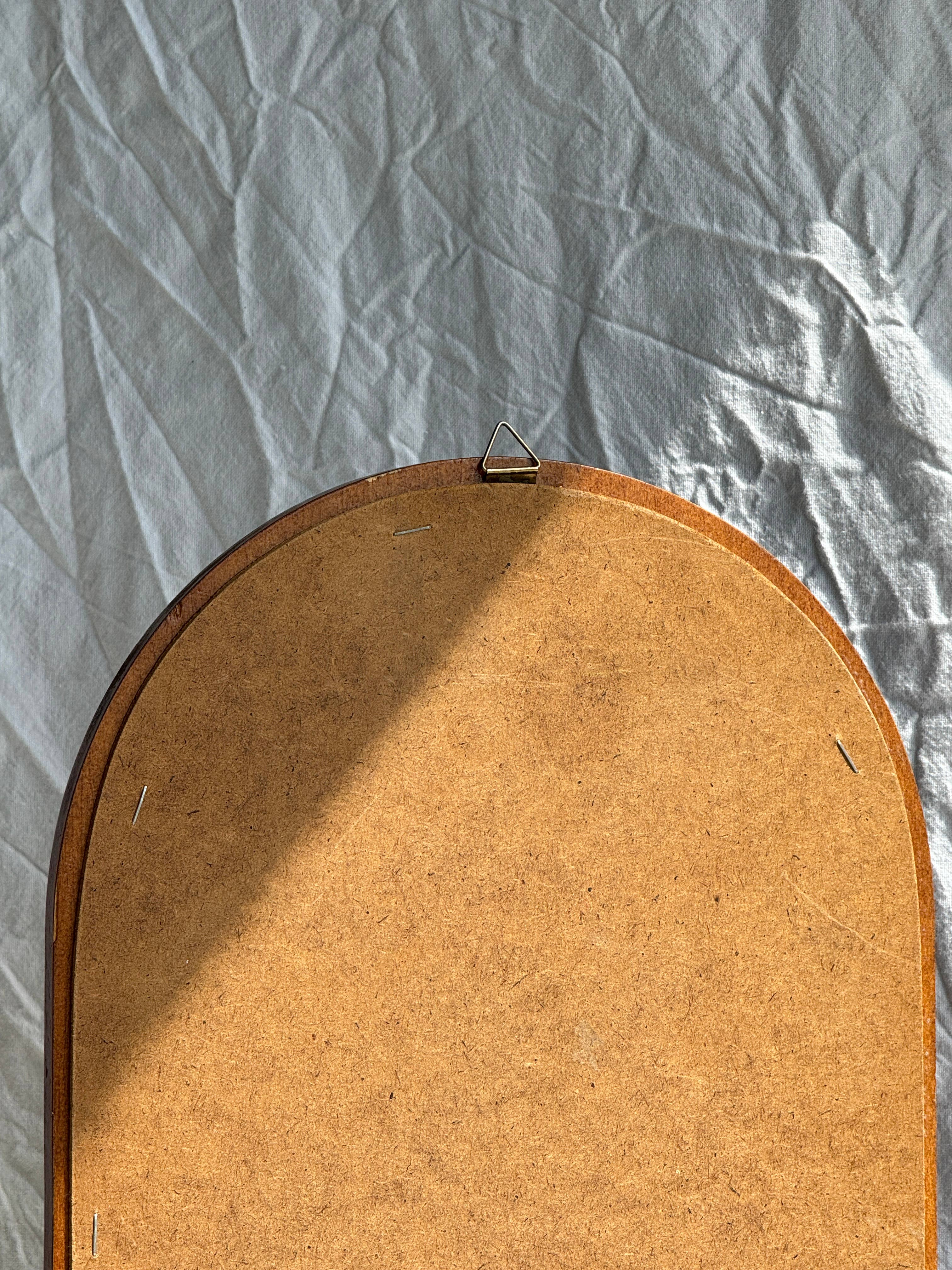 Office Objets - Wholesale Wall Mirror - Rounded mirror with a brown wooden drawer H6717